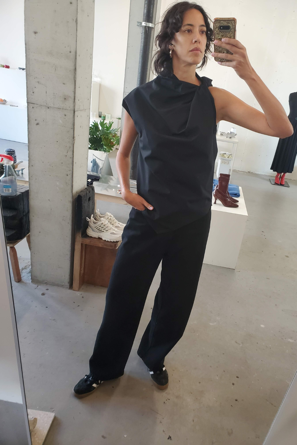 Twist Shoulder Top - Black