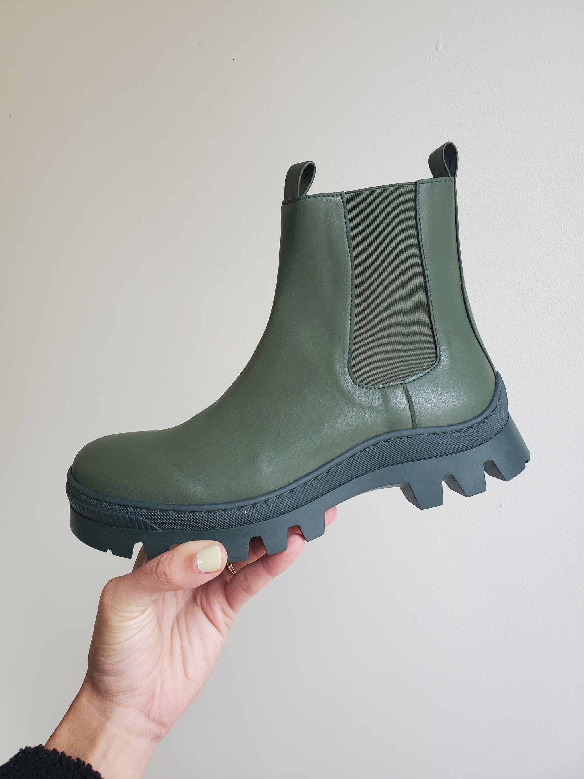 Kai chunky hot sale chelsea boots